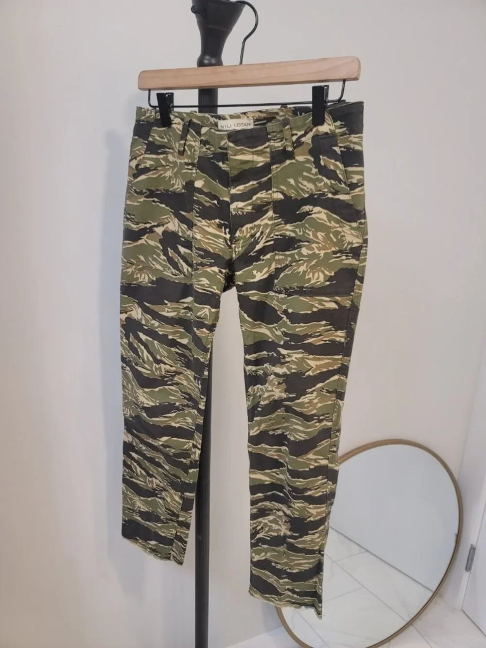 Nili Lotan Women's Jenna Pants Size 6 Green Cotton Twill Tiger Print Camo - Picture 1 of 9